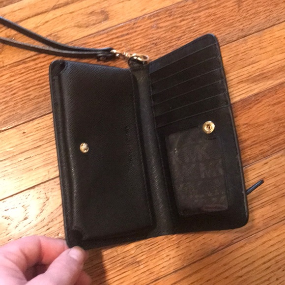 Michael Kors phone wristlet - Picture 2 of 3